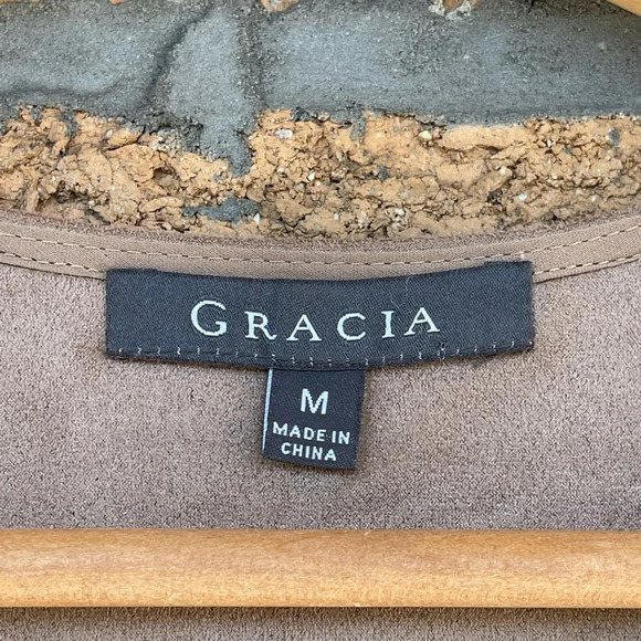 Gracia Faux Suede Fringed Boho Cut Out Vest medium - Picture 4 of 9